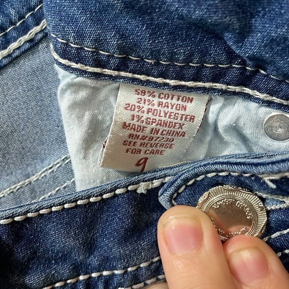 Almost Famous Jean Shorts Size 9 - Picture 4 of 4